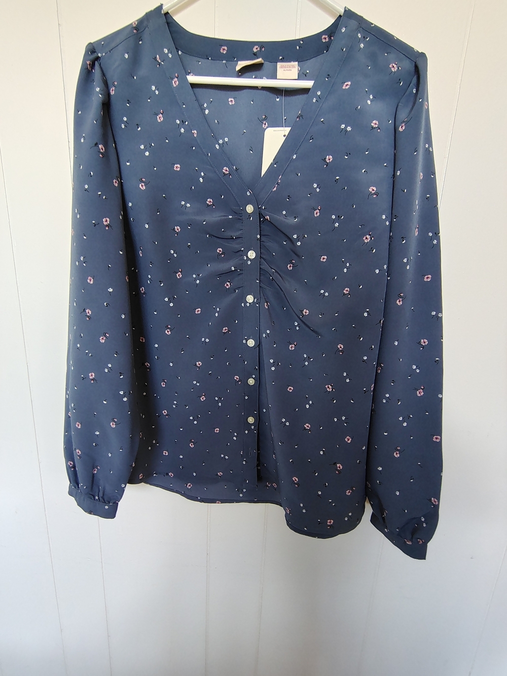 Levi's Navy Blue Floral V-Neck Button Blouse Size XL.